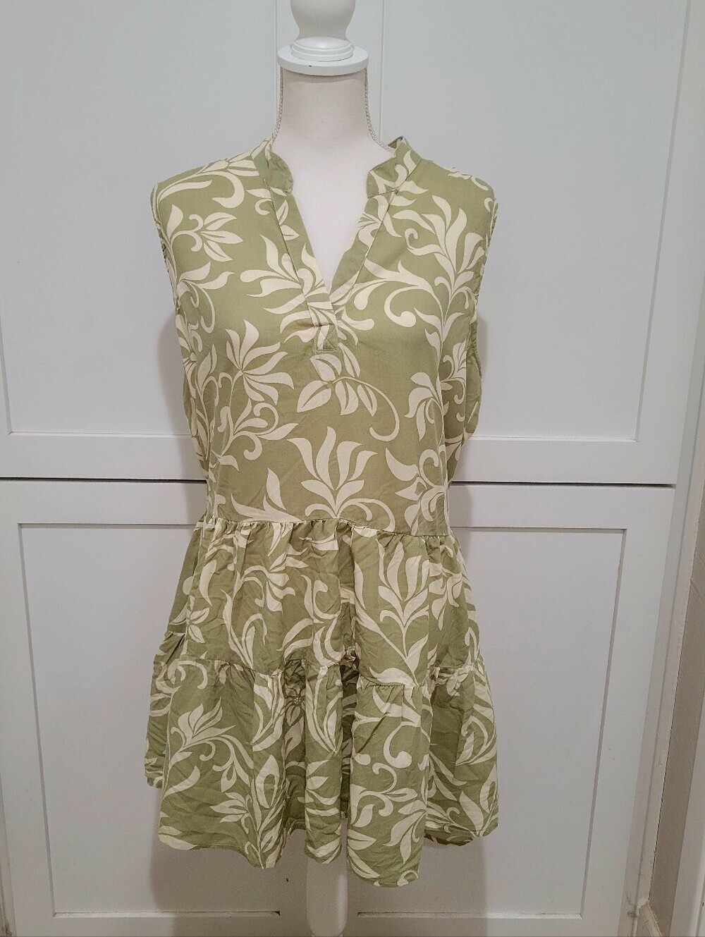 Turks & Caicos Sleeveless Matcha Green Floral Tiered Dress | Size Large